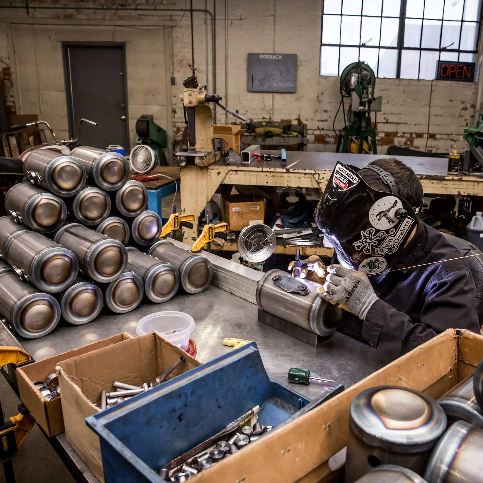 Lowbrow Customs Dimpled Steel Motorcycle Oil Tank For Triumph Choppers - Image 8